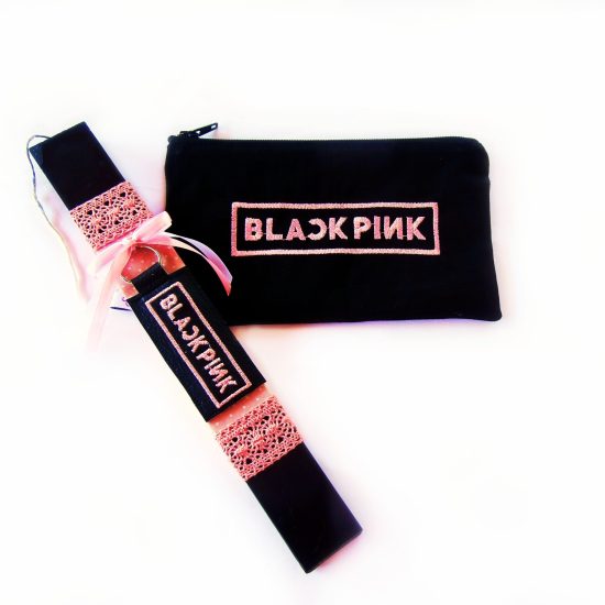 pasxalini-lampada-gia-koritsia-mayrh-blackpink-gynaikeio-sygkrothma-me-kasetina