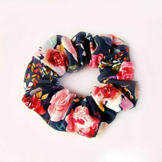 scrunchies-mple-skouro-me-roz-louloudia